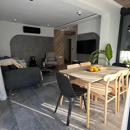 Leos Apart1 Apartment *